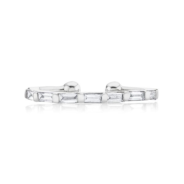 DIAMOND BAGUETTE EAR CUFF