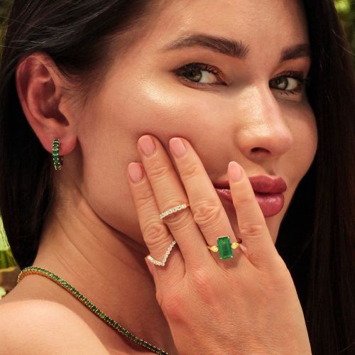 Emerald Earrings Pictor