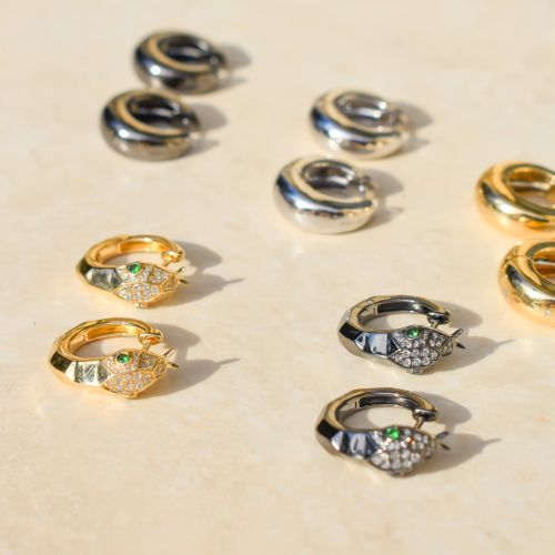 DIAMOND & GREEN GARNET SNAKE HUGGIE SINGLE