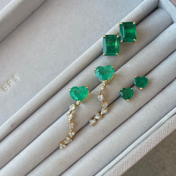 EMERALD SOLITAIRE STUDS, 10cts